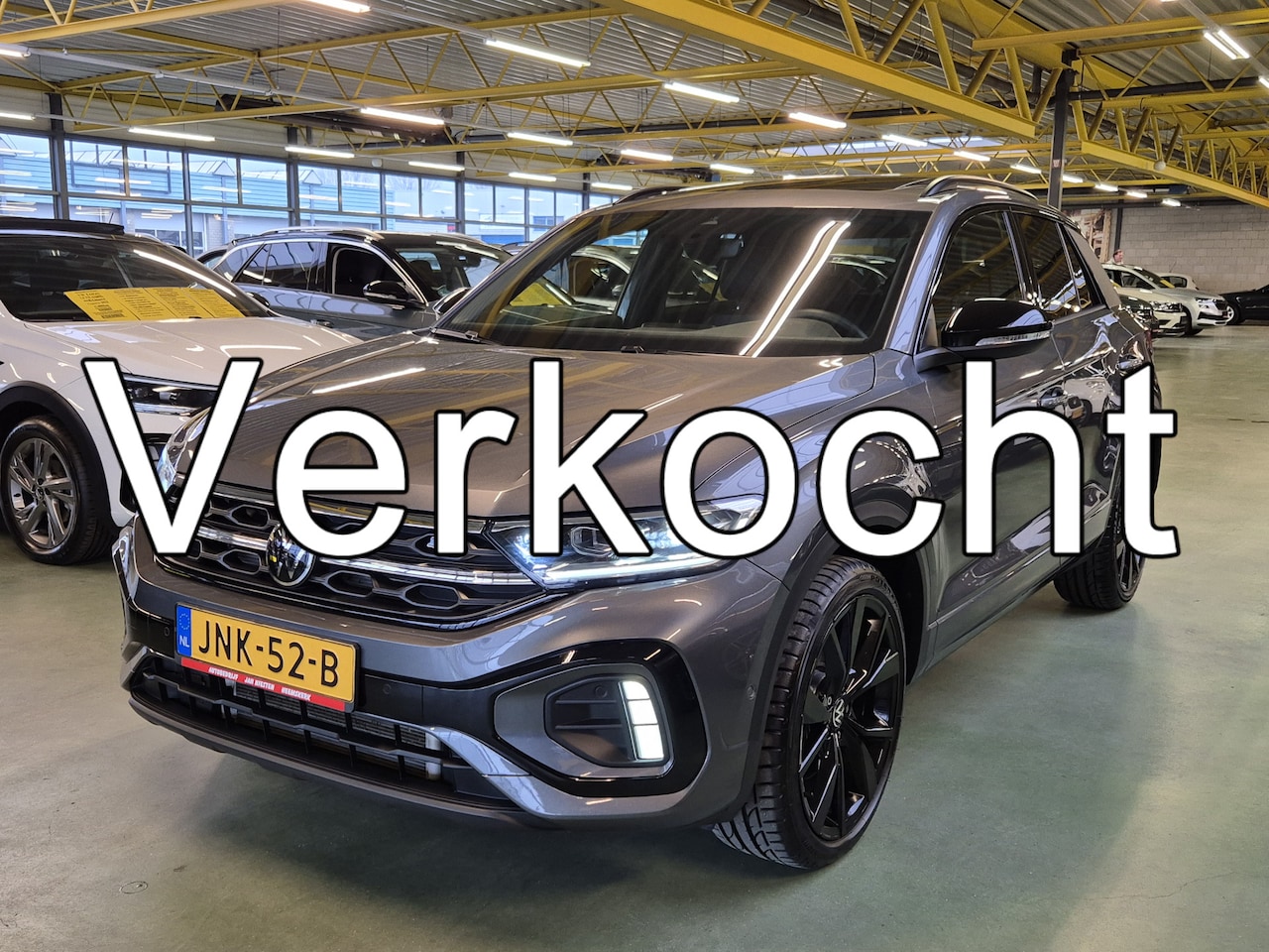Volkswagen T-Roc - 1.5 TSI R-Line -150pk- Automaat | Panorama dak | IQ LED | Camera | Elec. Achterklep | Rijk - AutoWereld.nl