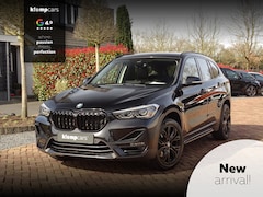 BMW X1 - xDrive25i | All Black | HUD | Trekhk. 13P | Keyless "Uitschuifb.A-bank | 25"Nav-scherm