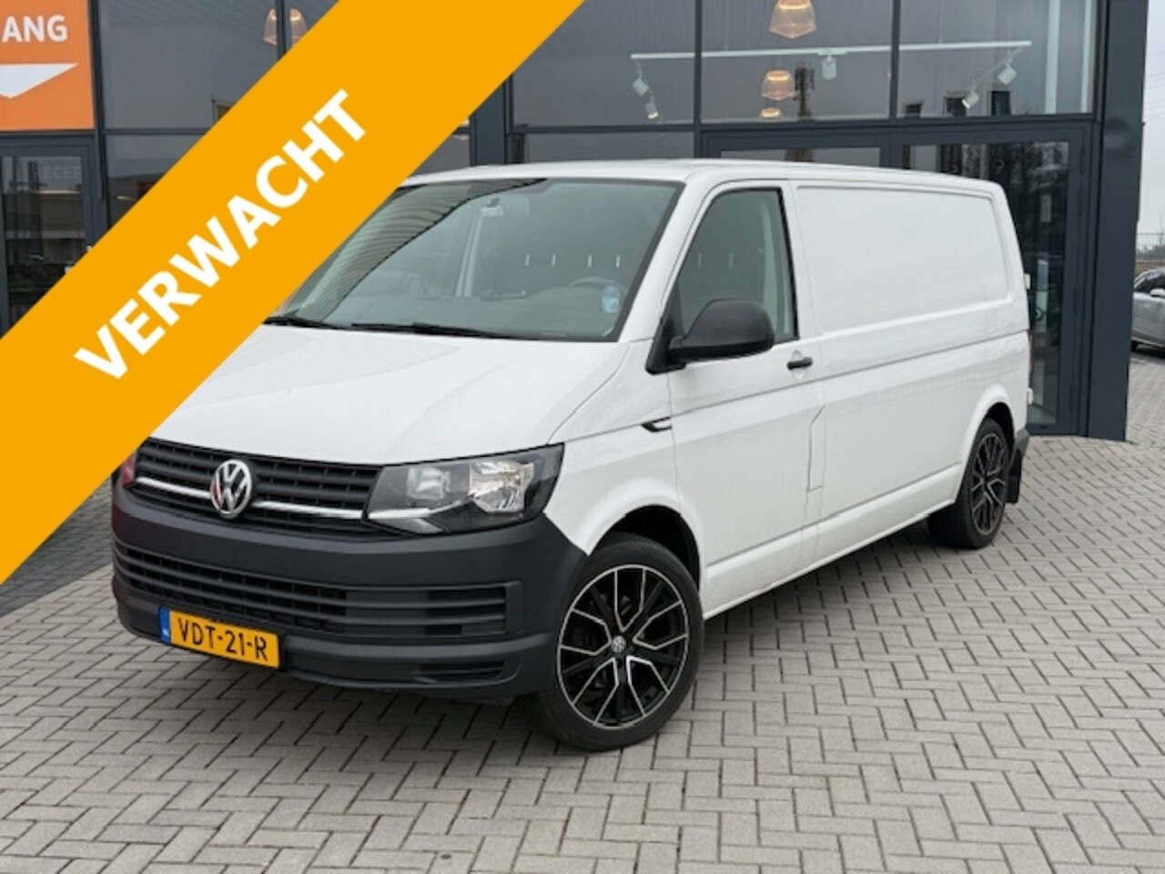 Volkswagen Transporter - L2H1 2.0TDi 110kW / 150pk Trendline Van 1e eigenaar / volledig onderhouden - AutoWereld.nl