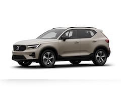 Volvo XC40 - B4 197PK Plus Dark | Trekhaak | 19" all season | Verw. voorruit | Power seats
