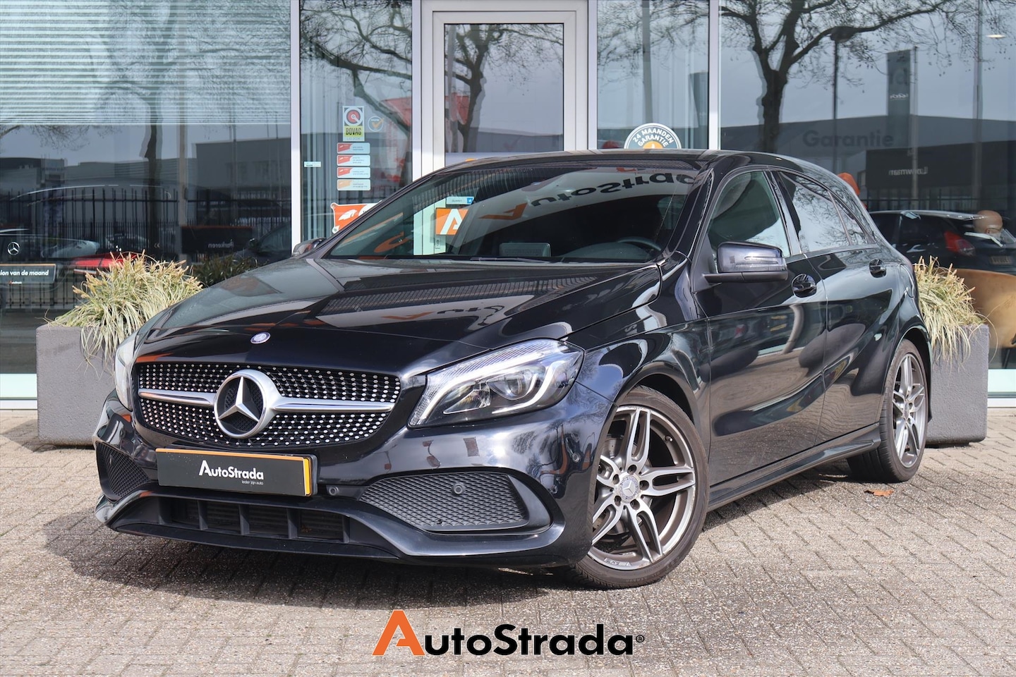 Mercedes-Benz A-klasse - A 180 AMG-Line 122pk | Cruise | Airco | Navigatie | Parkeersensoren | Stoelverwarming - AutoWereld.nl