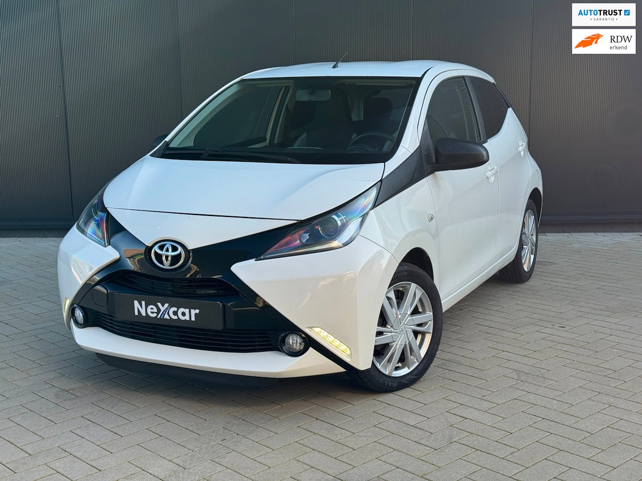 Toyota Aygo - 1.0 VVT-i x-cite 1.0 VVT-i x-cite - AutoWereld.nl