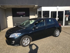 Toyota Auris - 1.8 Full Hybrid Business / NAVI / CAMERA / DEALER OH / PDC VOOR EN ACHTER / CRUISE