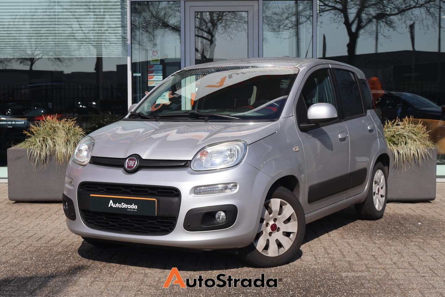 Fiat Panda - 1.2 Lounge | Trekhaak | Climate Control I Radio | Parkeersensoren - AutoWereld.nl