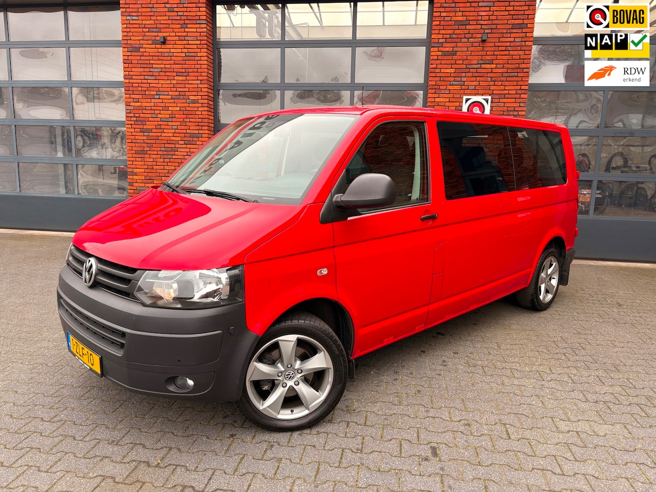 Volkswagen Transporter Kombi - 2.0 TDI 140PK Automaat Highline |8/9 persoons|Marge|BPM Vrij|Trekhaak|1e Eigenaar|Navigati - AutoWereld.nl