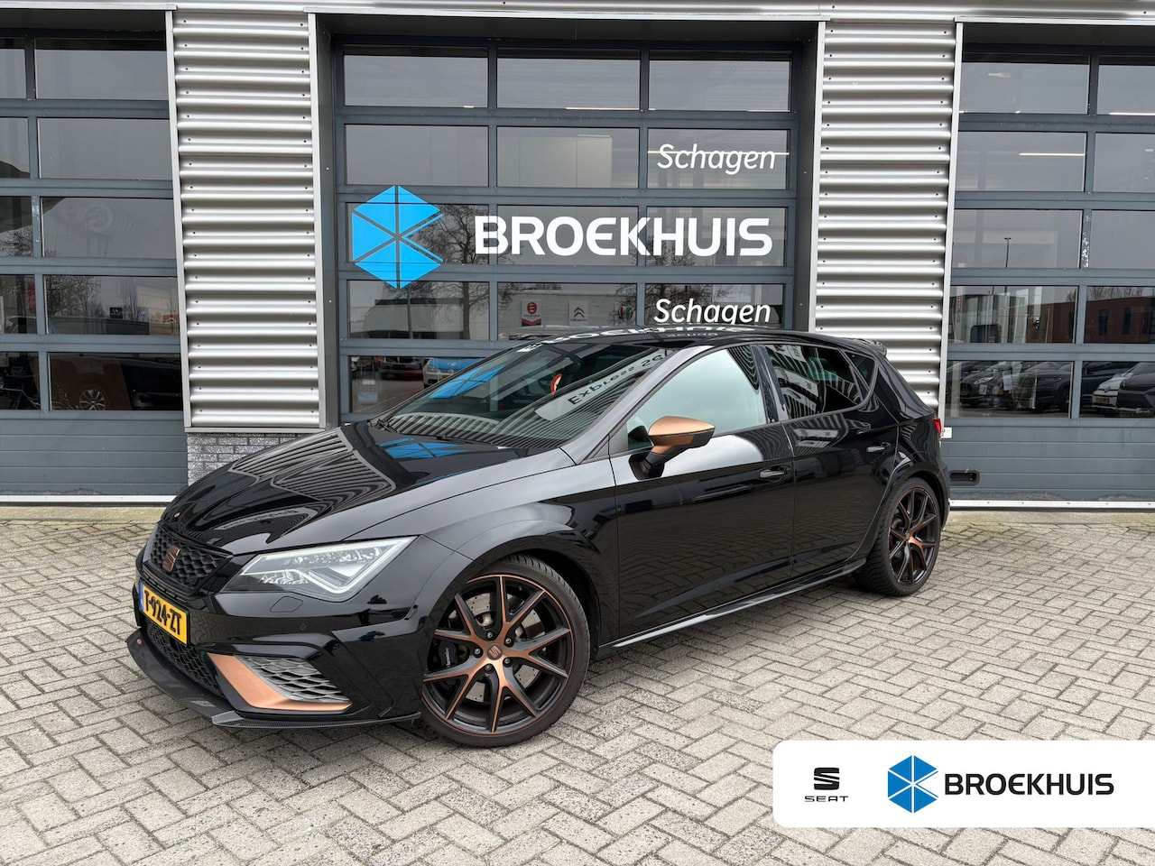 SEAT Leon - 2.0 TSI CUPRA 300 UNIEK ! | Apple Carplay | Achteruitrijcamera | Navigatie | Cruise contro - AutoWereld.nl