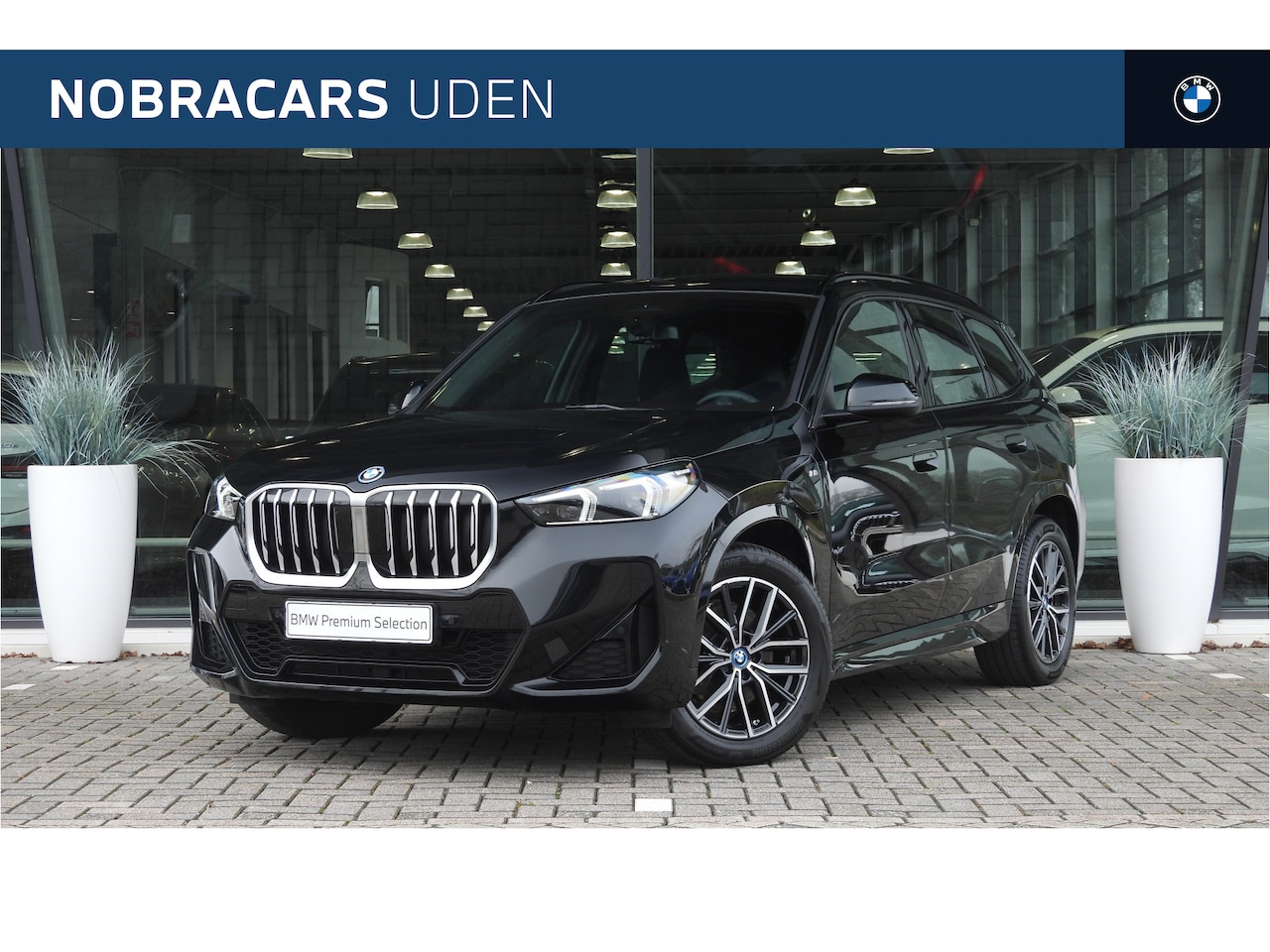 BMW X1 - xDrive25e M Sport Automaat / M Adaptief onderstel / Sportstoelen / Comfort Access / Achter - AutoWereld.nl