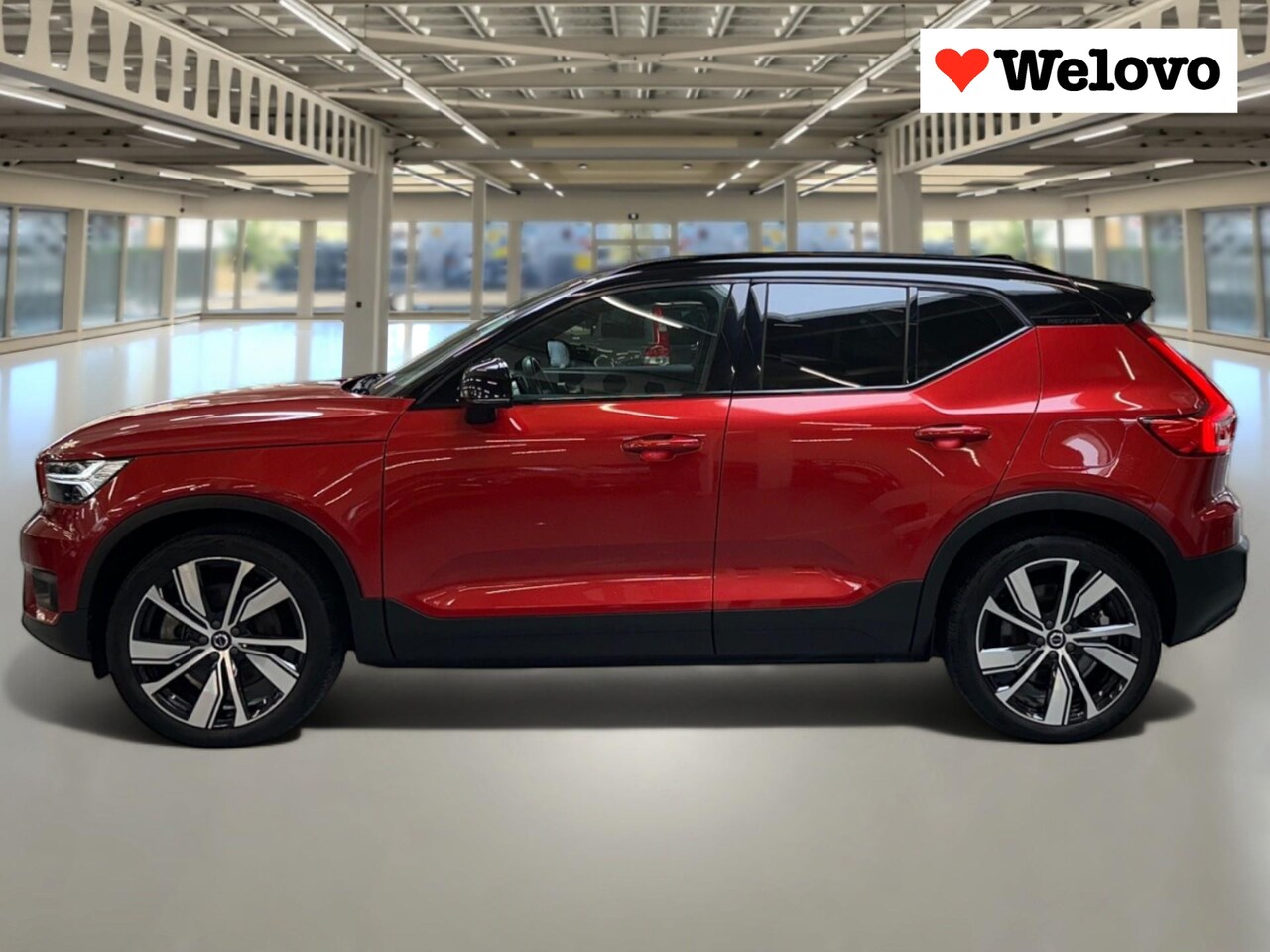 Volvo XC40 - Recharge P8 AWD R-Design PanoDak, Trekhaak, CarPlay, 360 camera, full option. Soh 91.2 % - AutoWereld.nl