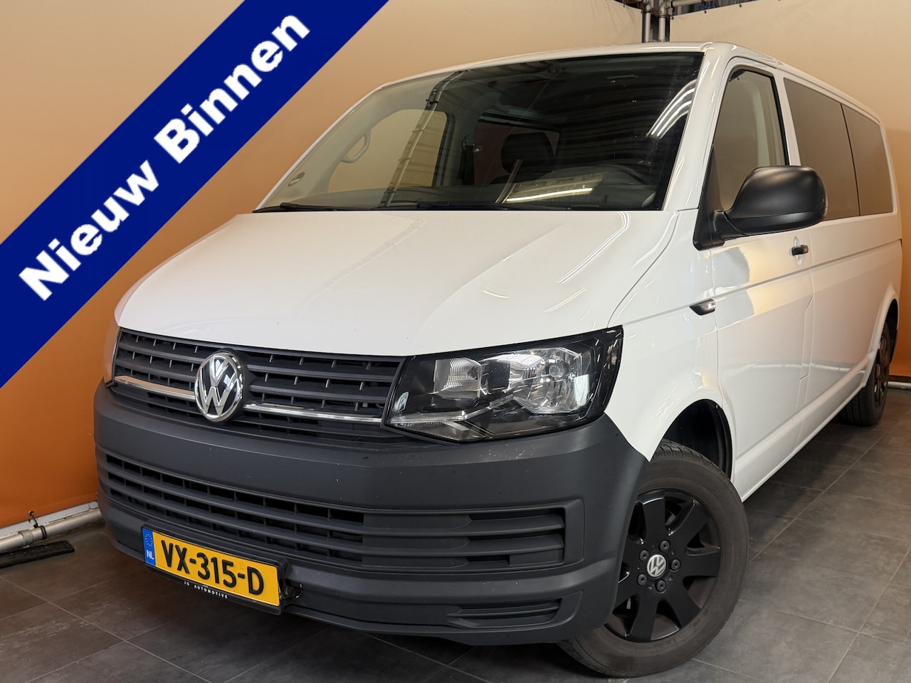 Volkswagen Transporter - 2.0 TDI L2H1 Highline Dub Cab captain chairs | carplay | lmv | trekhaak - AutoWereld.nl