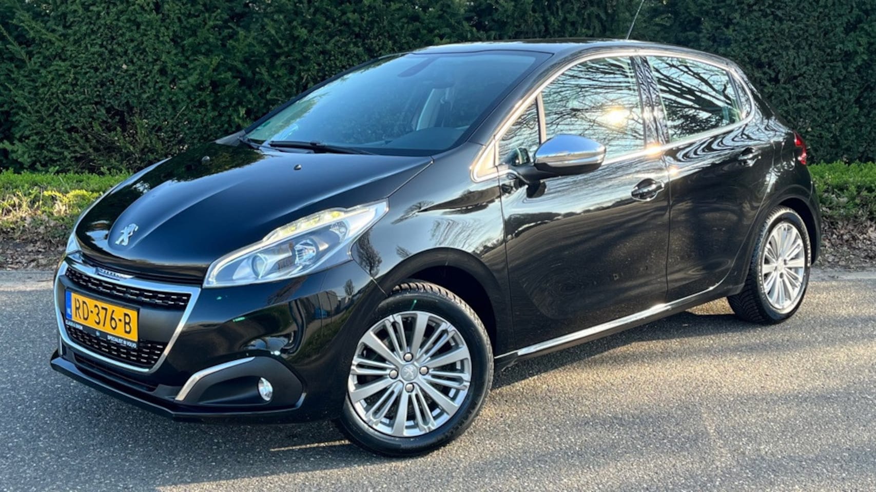 Peugeot 208 - 1.2 PureTech Blue Lease Premium l CarPlay l Clima l - AutoWereld.nl