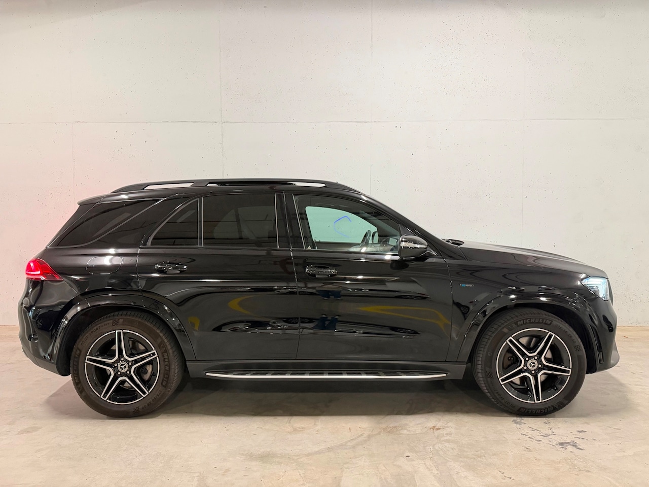 Mercedes-Benz GLE-Klasse - 350 e 4MATIC AMG Pano Burmester Sfeerverlichting - AutoWereld.nl