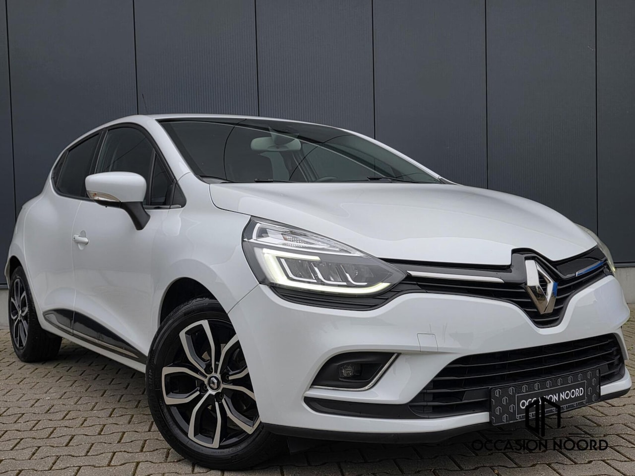 Renault Clio - 0.9 TCe Intens|Led|Stoelverw|Keyless|Airco|Dab+ - AutoWereld.nl