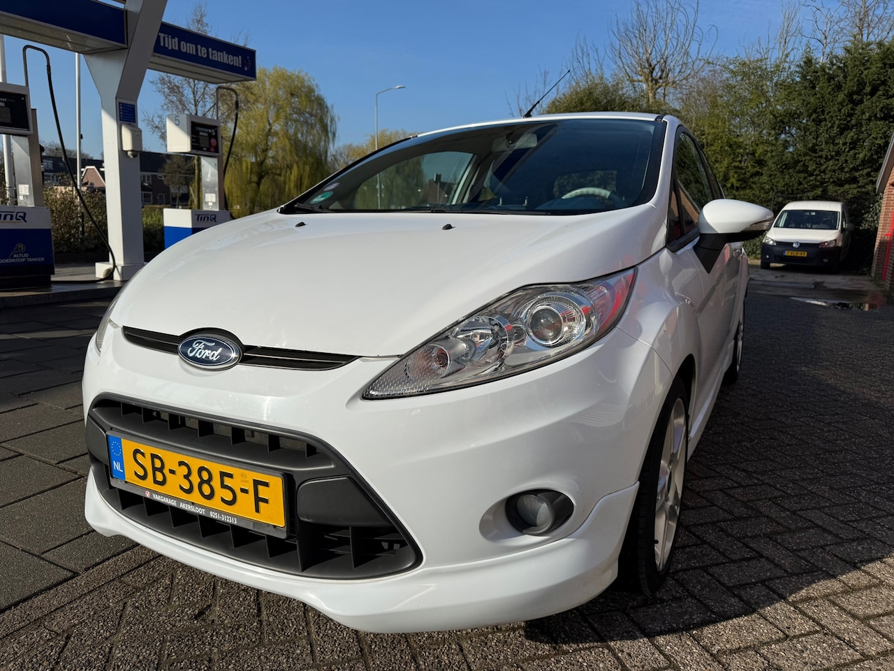 Ford Fiesta - 1.4 ST - Line Ghia / Parkeersensoren / Bluetooth / Airco / Stoelverwarming - AutoWereld.nl