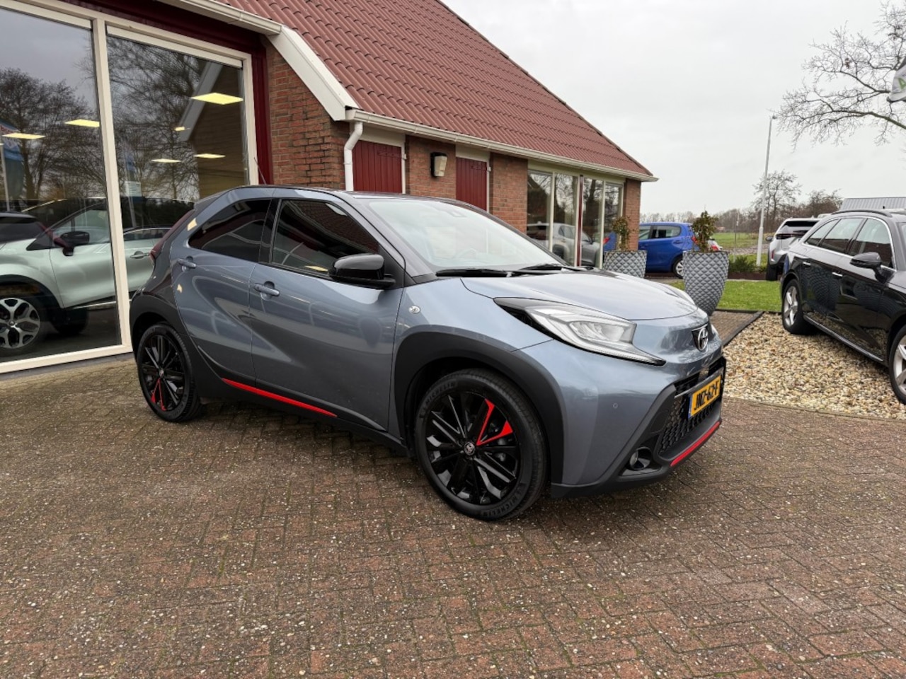 Toyota Aygo X - 1.0 VVT-I S-CVT UNDERCOVER ALS NIEUW!! AUTOMAAT - AutoWereld.nl