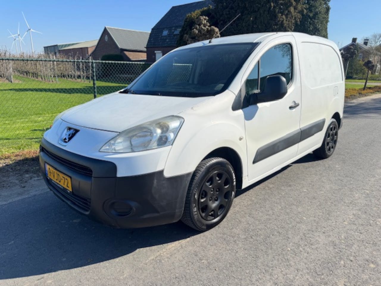 Peugeot Partner - 190C 1.6 HDI AIRCO / APK 11-2026 / TREKHAAK - AutoWereld.nl