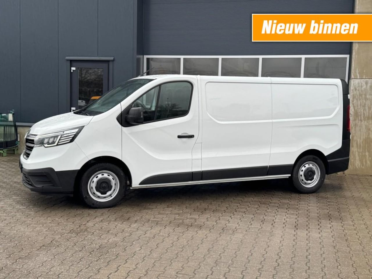 Renault Trafic - 2.0D 130 pk L2 H1  - Apple/Android - sensoren - AutoWereld.nl