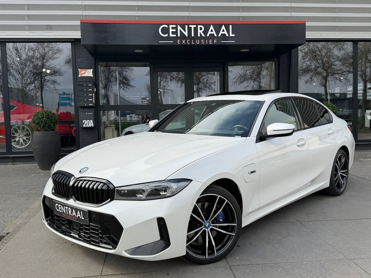BMW 3-serie - 330e xDrive M-Sport Pano|Keyless|HUD|Memory|M-Seats|Carplay|292PK - AutoWereld.nl