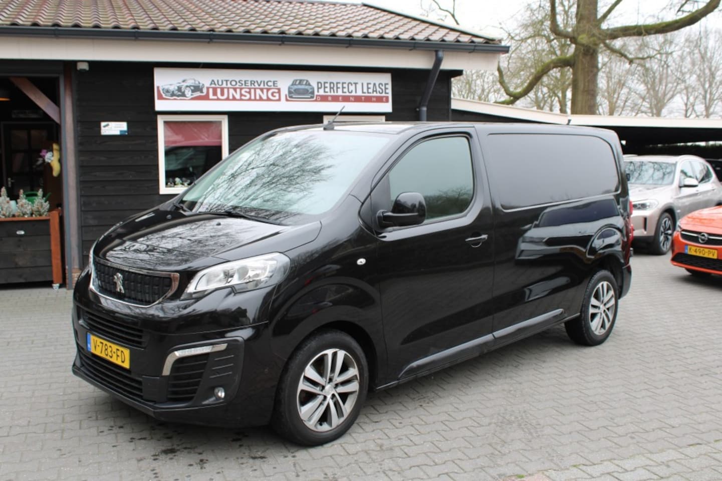 Peugeot Expert - 231S 2.0 BLUEHDI 122 PK Premium Pack  Navi - Camera - Carplay - AutoWereld.nl