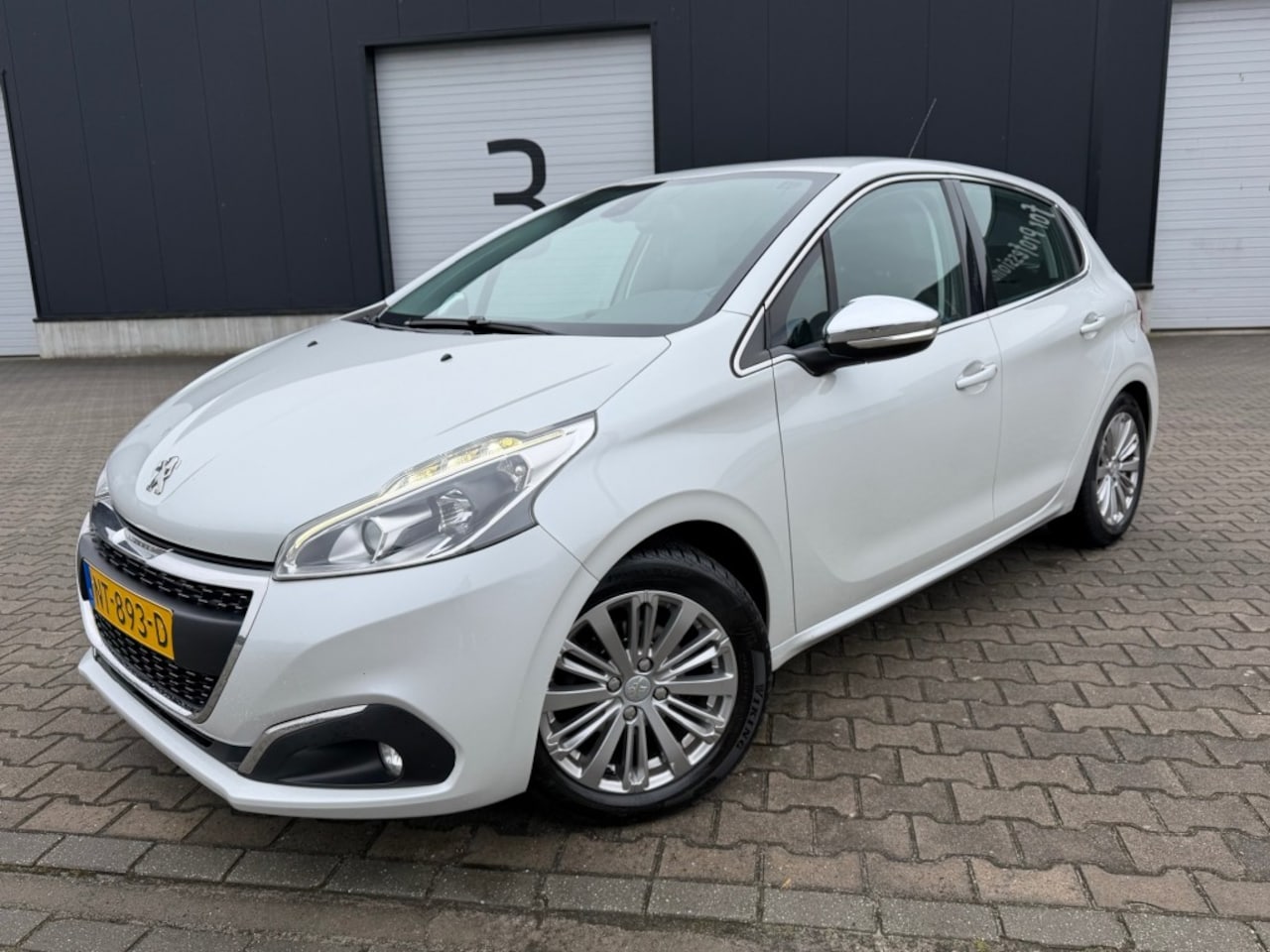 Peugeot 208 - 1.2 PURETECH ALLURE / NIEUWE D RIEM / VERSNELLINGSBAK - AutoWereld.nl