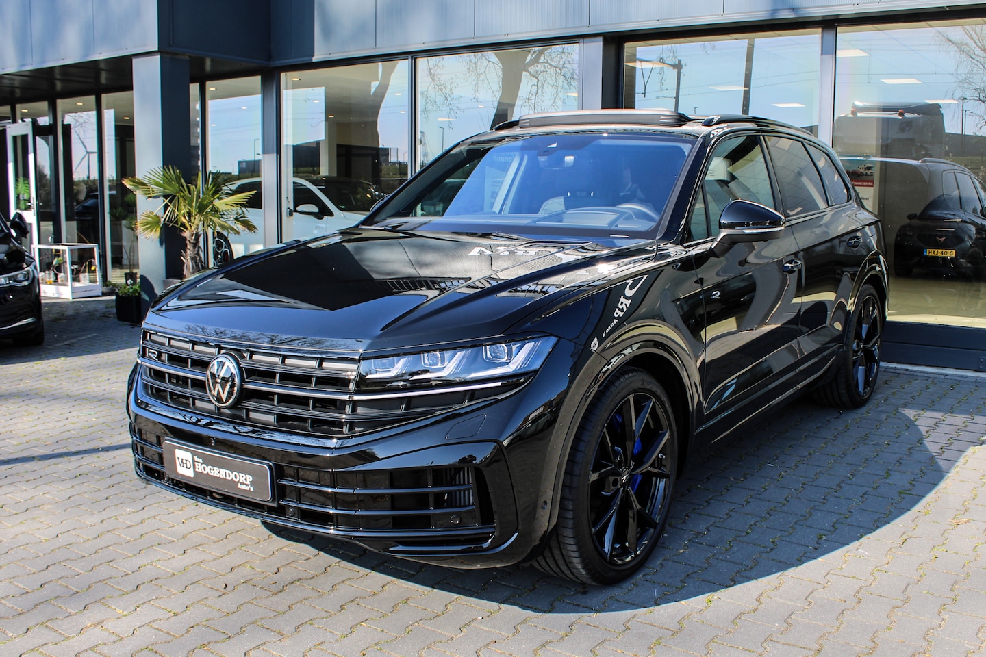 Volkswagen Touareg - 3.0 TSi eHybrid 4M R Edition PANO HUD 360 MASSAGE - AutoWereld.nl