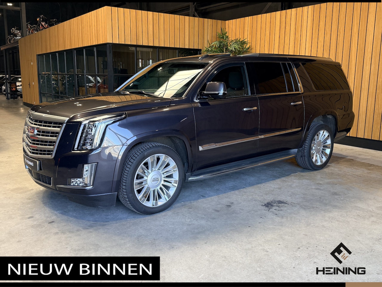 Cadillac Escalade - 6.2 V8 Platinum ESV. Lange uitvoering met 8 zitplaatsen !! Europese auto - AutoWereld.nl