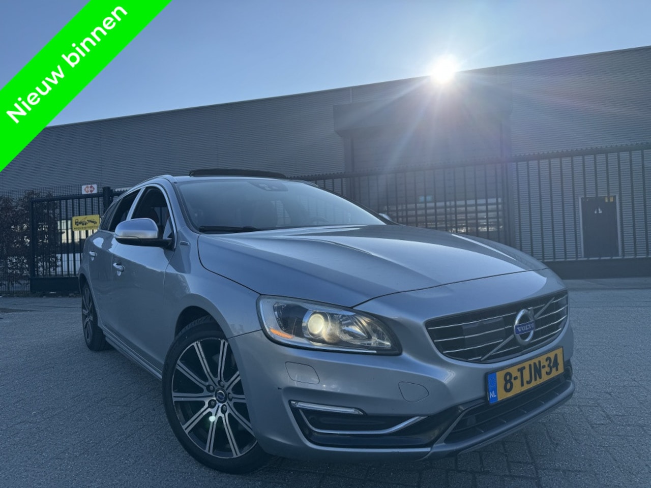 Volvo V60 - 2.4 D6 AWD Panorama|Leer|Camera 2014 - AutoWereld.nl