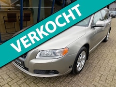 Volvo V70 - 2.5T Momentum Automaat H.LEER / XENON / TREKHAAK