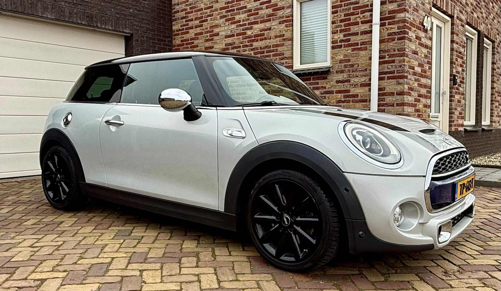 MINI Cooper S - 2.0 Cooper S Chili Serious Business - Pano - Harman Kardon - Leder - AutoWereld.nl