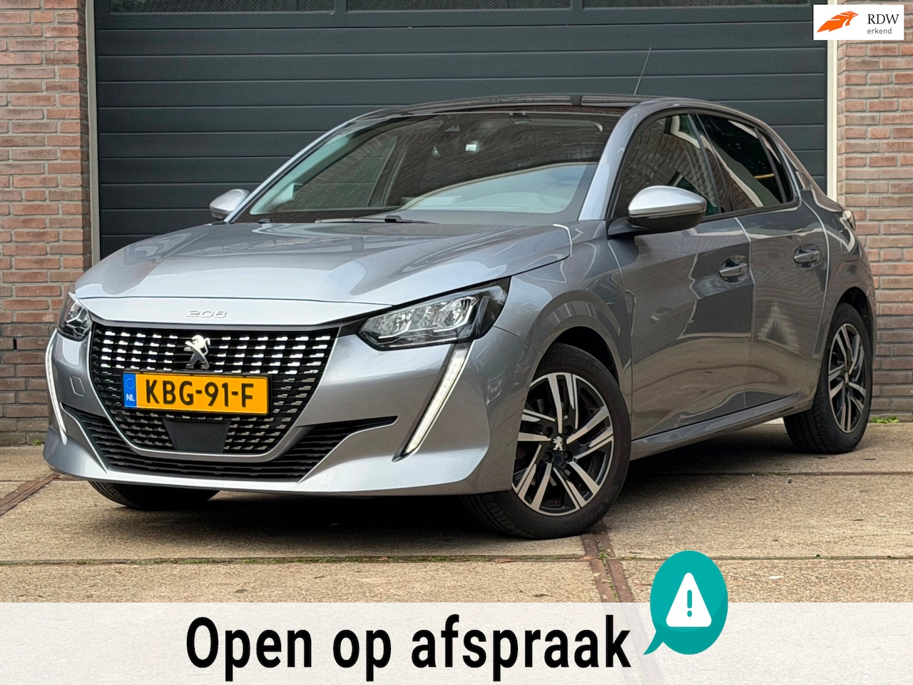 Peugeot 208 - Allure Pack 100pk | Panoramadak | ACC | 3D dashboard | Stoelverwarming - AutoWereld.nl