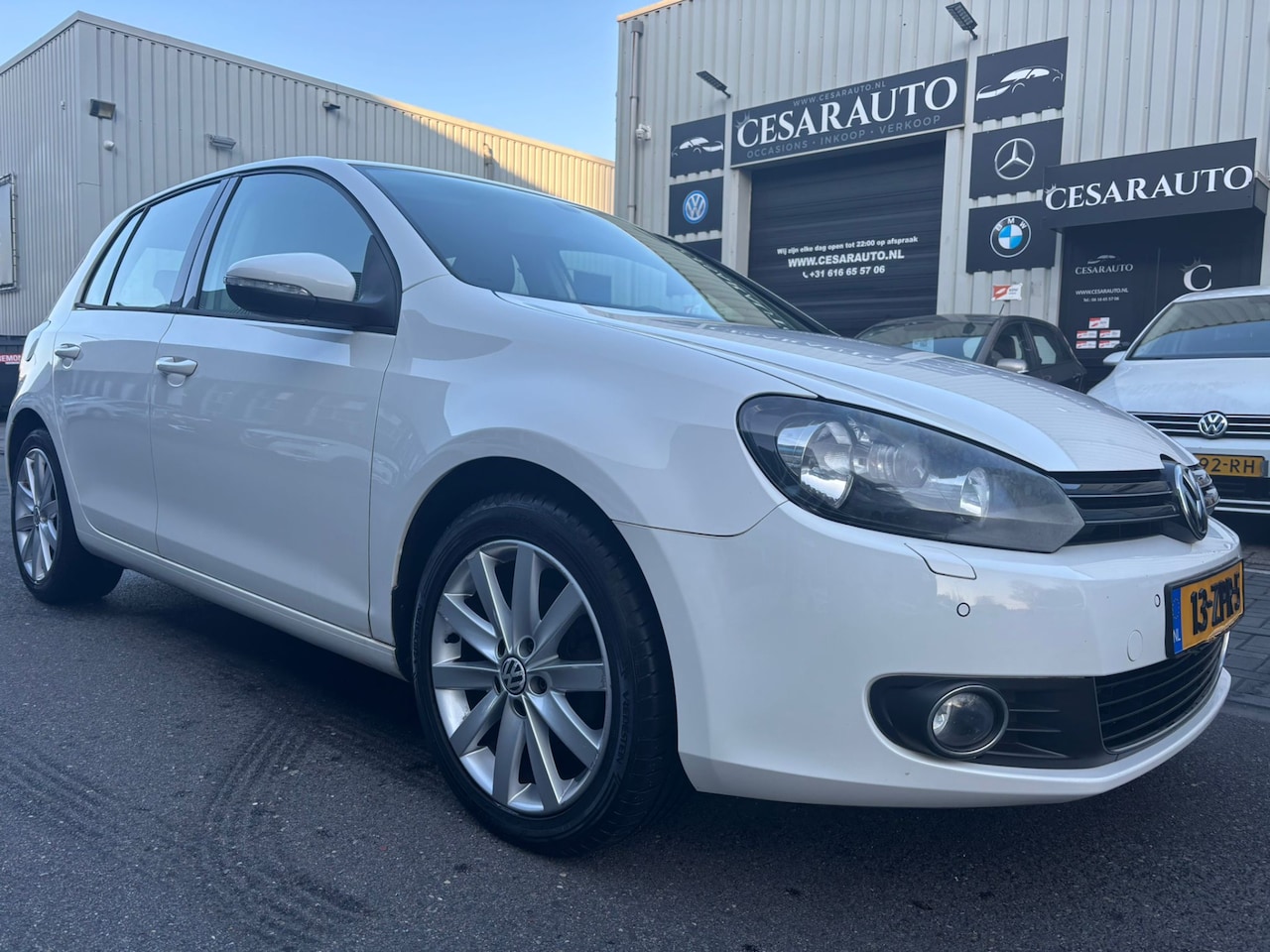 Volkswagen Golf - 1.4 TSI Highline AUTOMAAT / DEALER ONDERHOUDEN - AutoWereld.nl