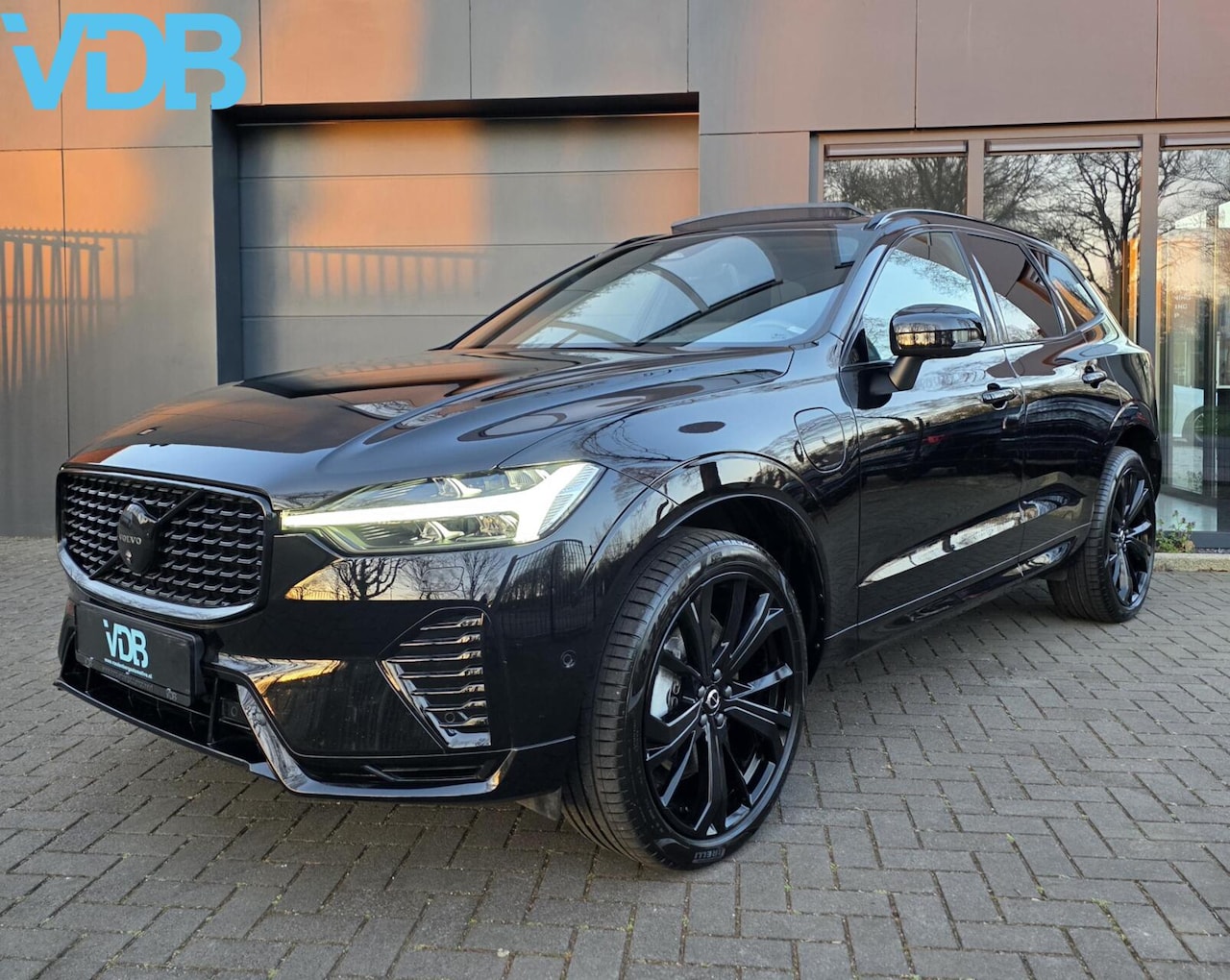 Volvo XC60 - 2.0 T8 Plug-in hybrid AWD Plus BLACK EDITION VOL - AutoWereld.nl