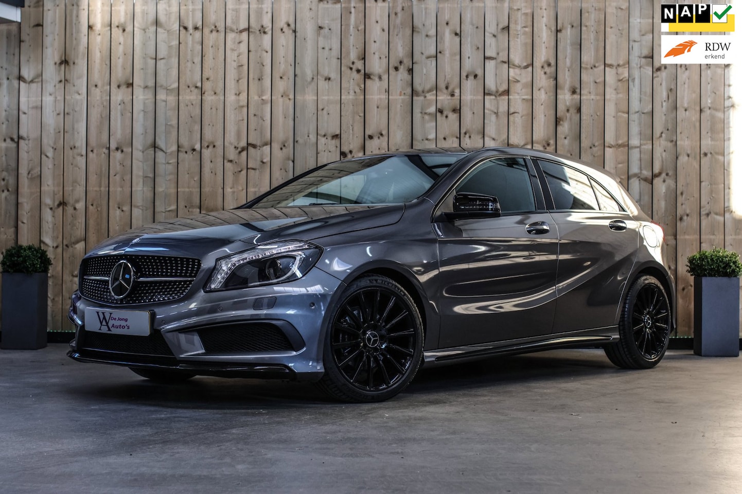 Mercedes-Benz A-klasse - 180 AMG *Carplay*Cruise control*Ambiente verlichting*Trekhaak* - AutoWereld.nl