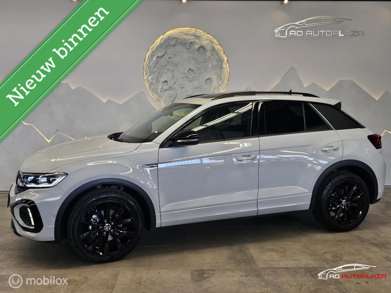 Volkswagen T-Roc - 1.5 TSI 3x R-Line Panorama/Black Style/Ascot grey - AutoWereld.nl