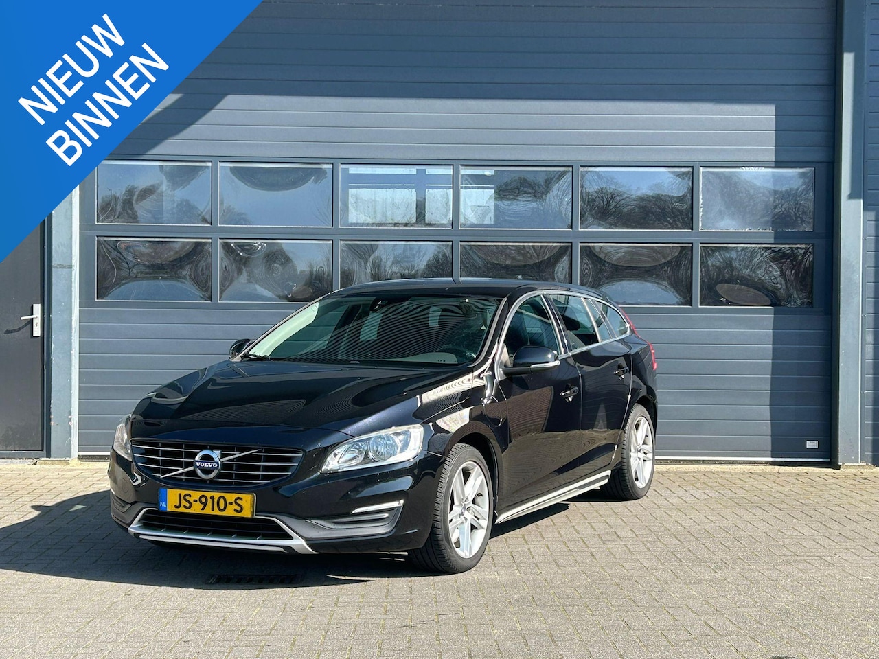 Volvo V60 - 2.4 D5 TWIN ENGIN LEASE EDITION I MEENEEMPRIJS - AutoWereld.nl