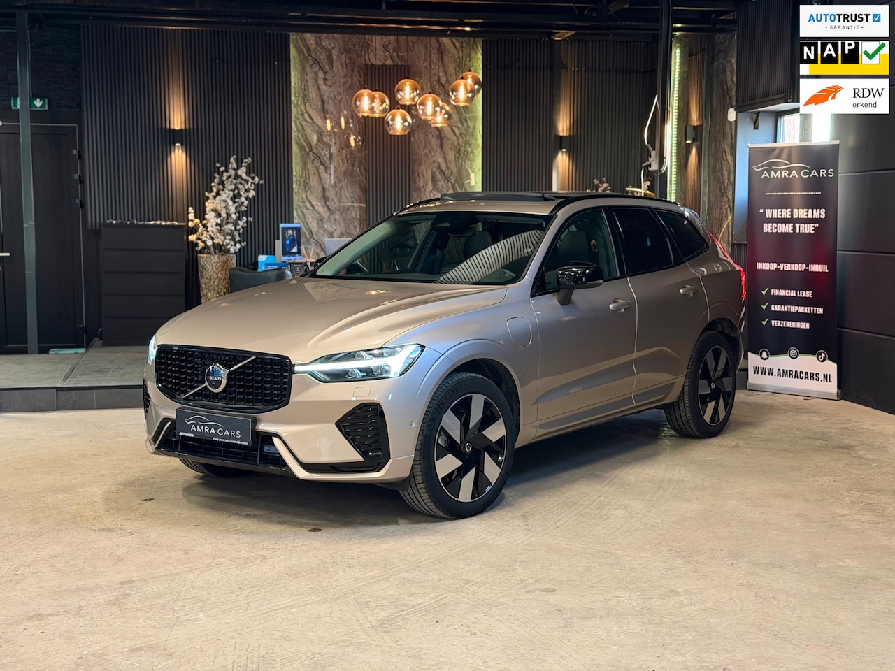 Volvo XC60 - 2.0 T6 Plug-in hybrid AWD Ultimate Dark|Bomvol! - AutoWereld.nl