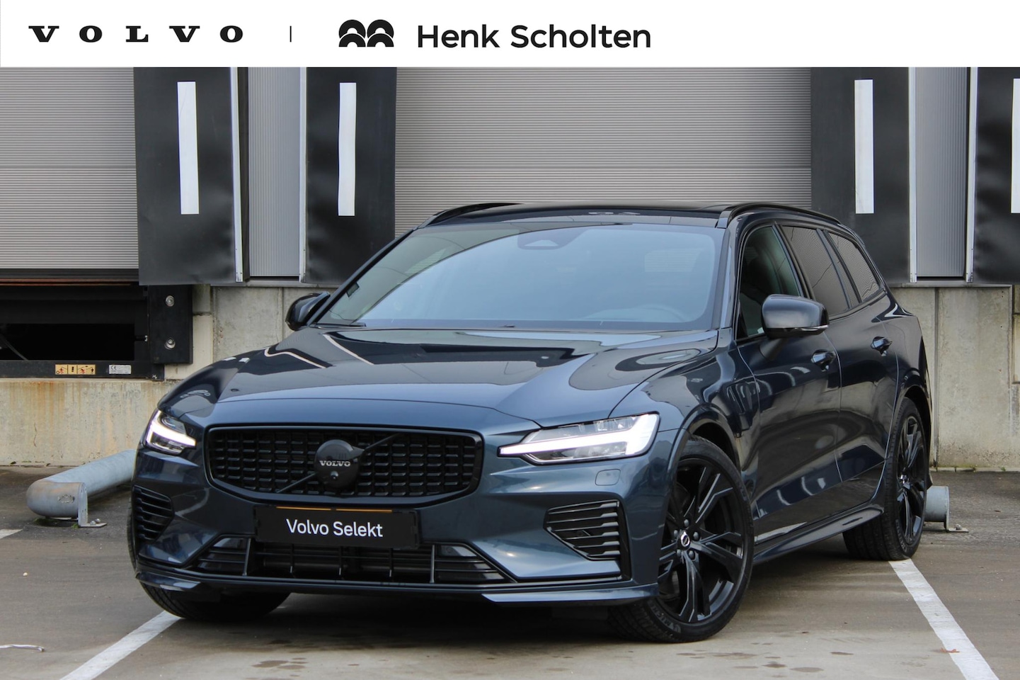 Volvo V60 - T6 Plug-in hybrid AWD Ultra Dark | Panoramadak | Verwarmbare voorstoelen, achterbank en st - AutoWereld.nl