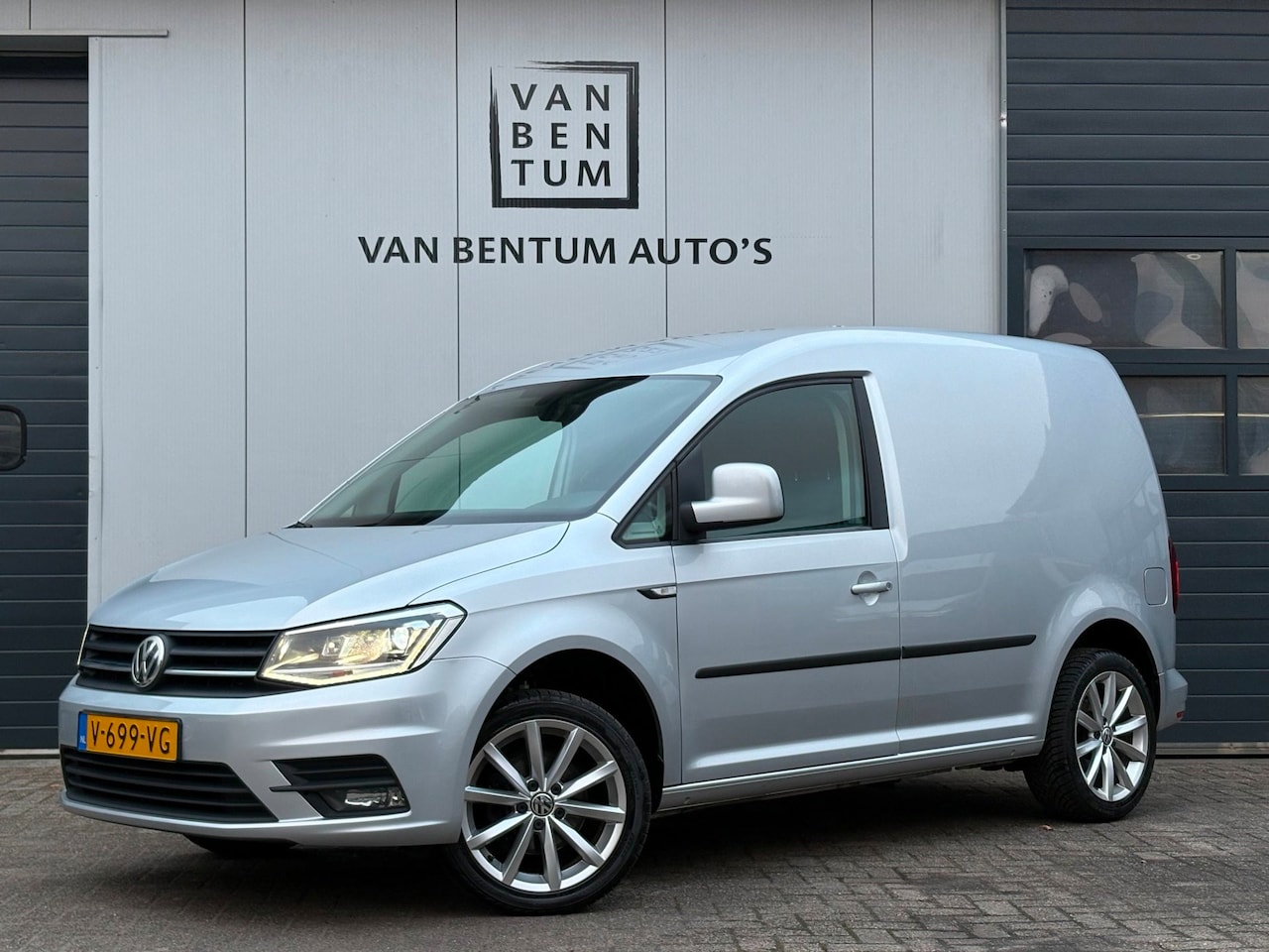 Volkswagen Caddy - 2.0TDI BMT Exclusive Edition Navi Carplay Xenon - AutoWereld.nl