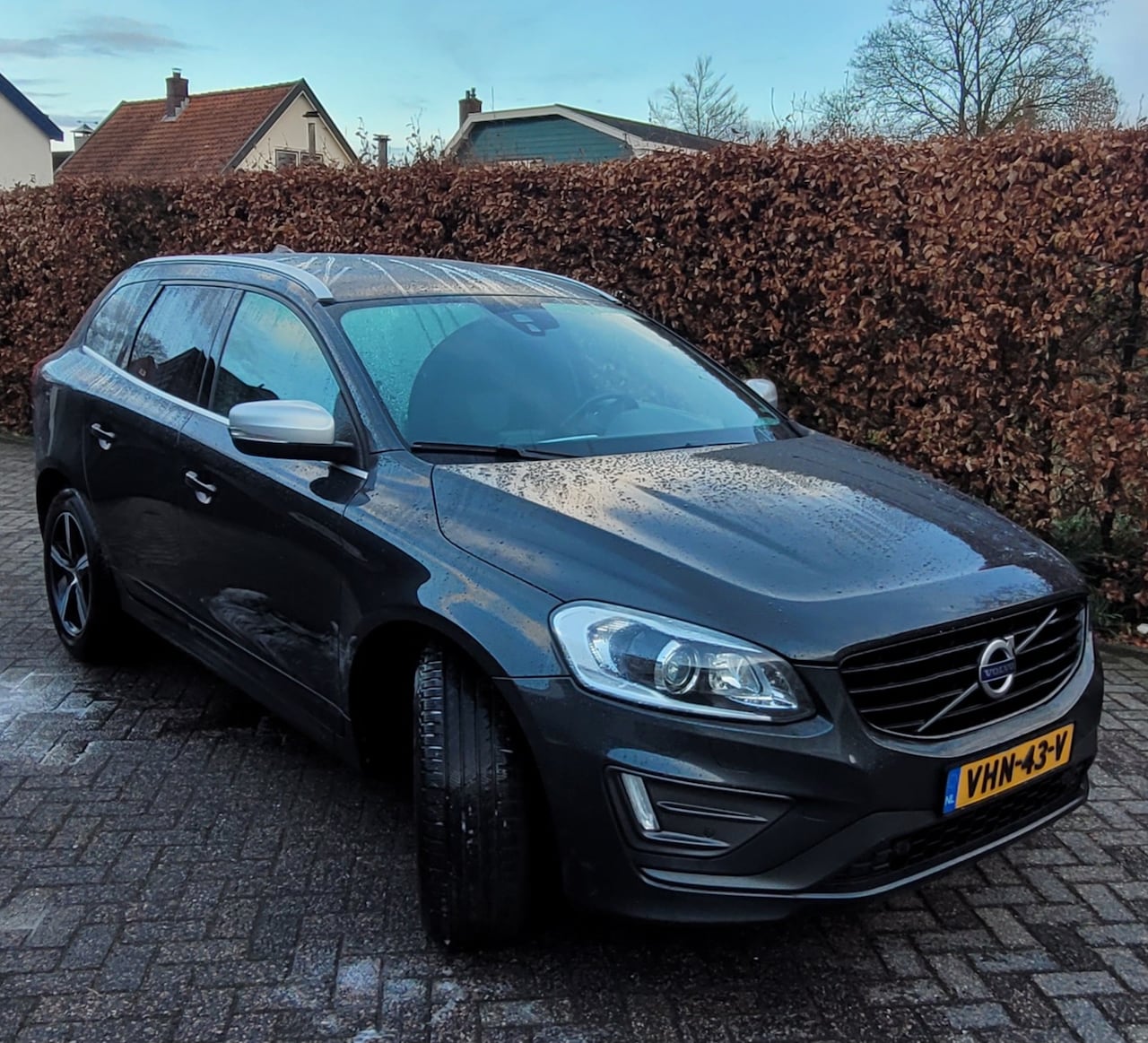 Volvo EX60 - Volvo XC60 2.0 D4 FWD R-Disign Grijs met Grijskenteken - AutoWereld.nl