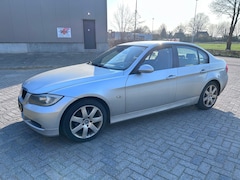 BMW 3-serie - 318i Dynamic Executive