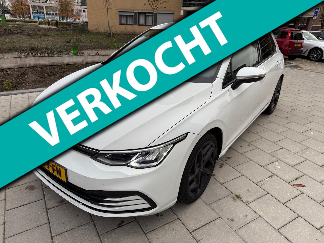 Volkswagen Golf - 2.0 TDI Life Business | ACC | CLIMA | PDC | NAVI | CARPLAY - AutoWereld.nl