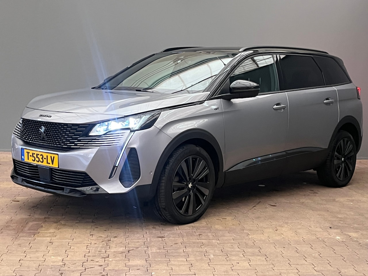 Peugeot 5008 - Automaat 1.2 PureTech GT AUTOMAAT | 7 Persoons | BLACK PACK | 19'' LMV | Navigatie | Clima - AutoWereld.nl