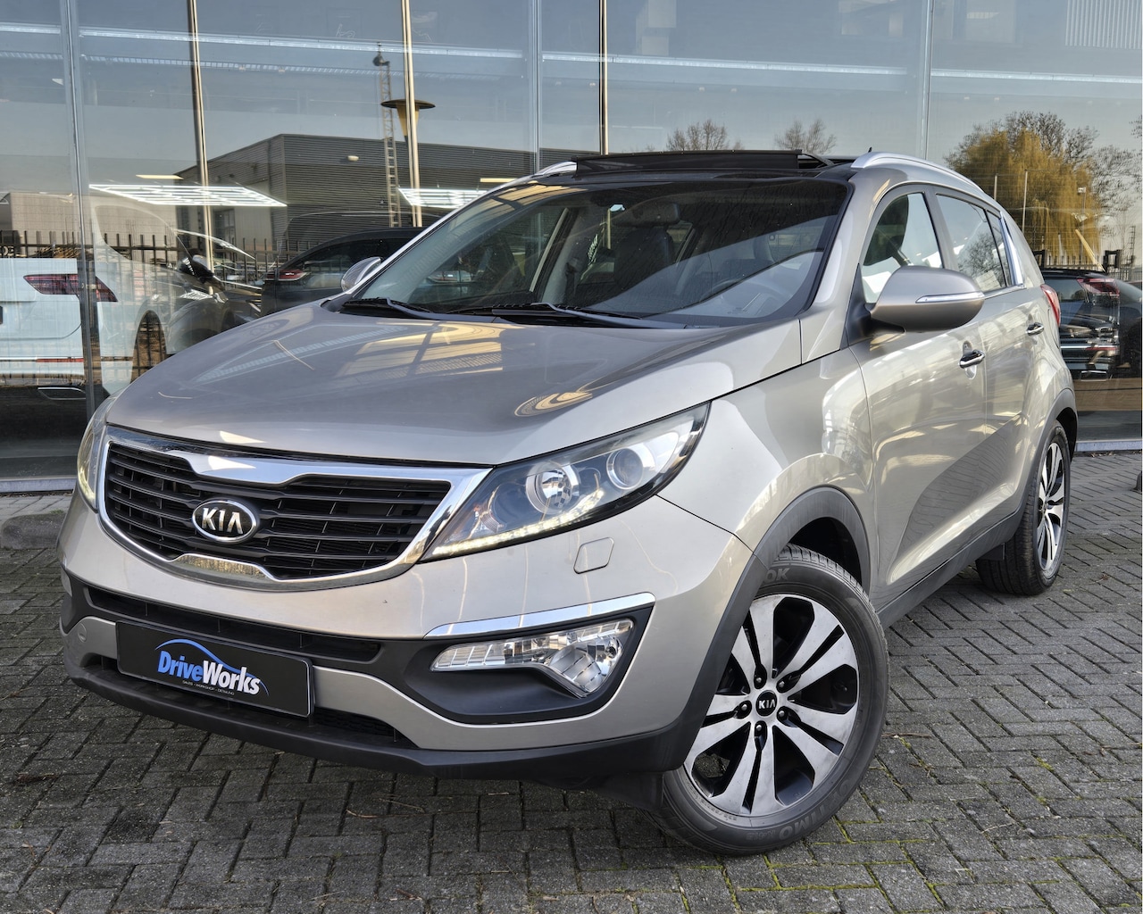 Kia Sportage - 2.0 X-clusive | Xenon | Pano | Leer | Trekhaak | Netjes onderhouden | Nap | Interesse in e - AutoWereld.nl