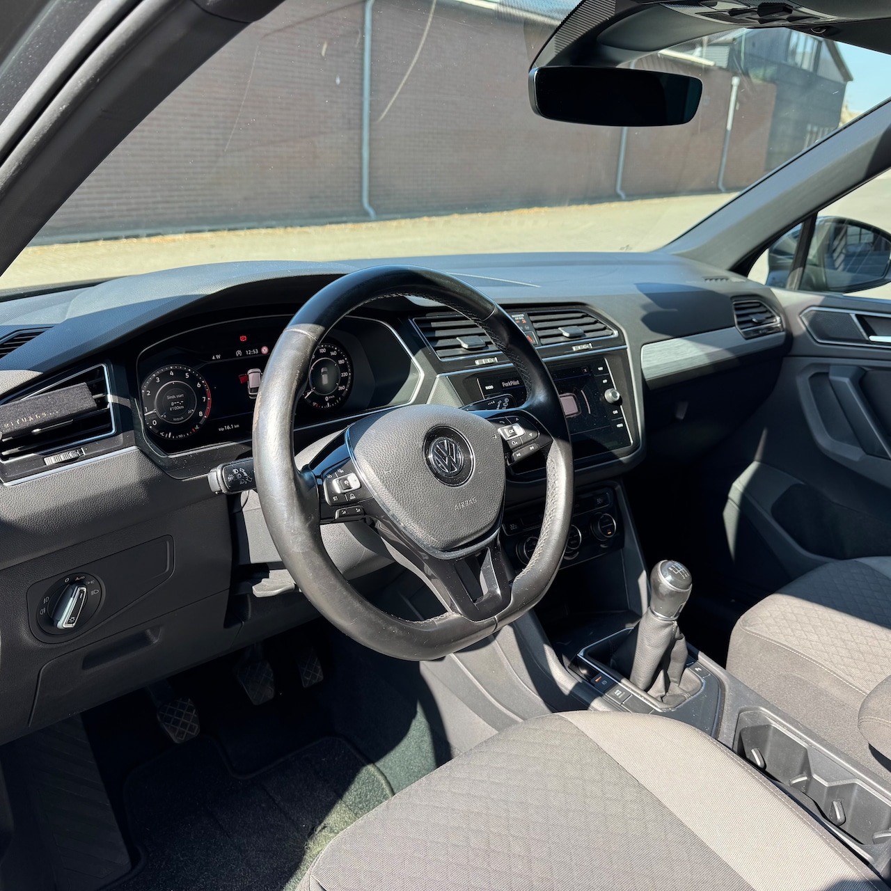 Volkswagen Tiguan - 1.4 TSI ACT Comfortline Business R TREKHAAK/CARPLAY/DIGITAL COCKPIT