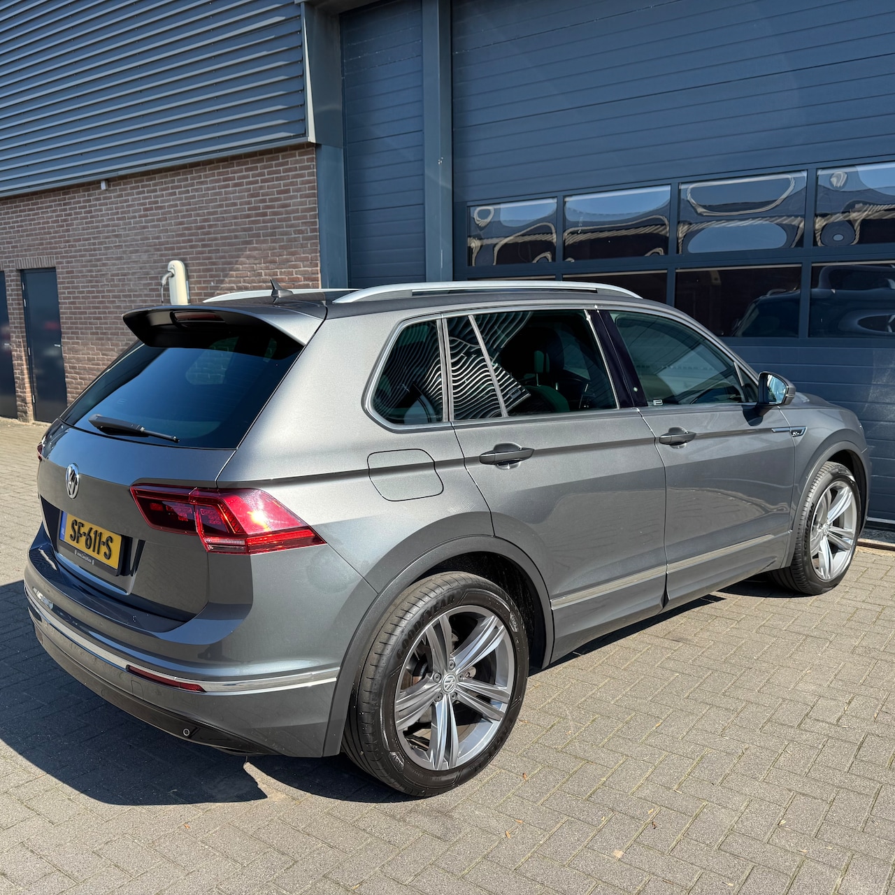 Volkswagen Tiguan - 1.4 TSI ACT Comfortline Business R TREKHAAK/CARPLAY/DIGITAL COCKPIT