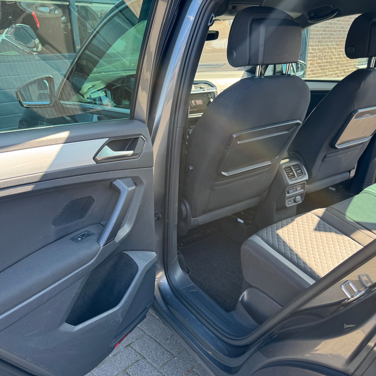 Volkswagen Tiguan - 1.4 TSI ACT Comfortline Business R TREKHAAK/CARPLAY/DIGITAL COCKPIT