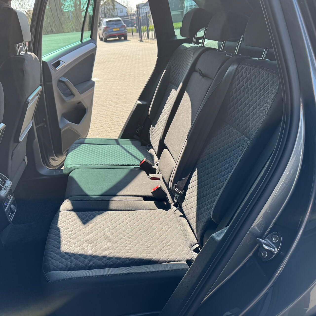 Volkswagen Tiguan - 1.4 TSI ACT Comfortline Business R TREKHAAK/CARPLAY/DIGITAL COCKPIT