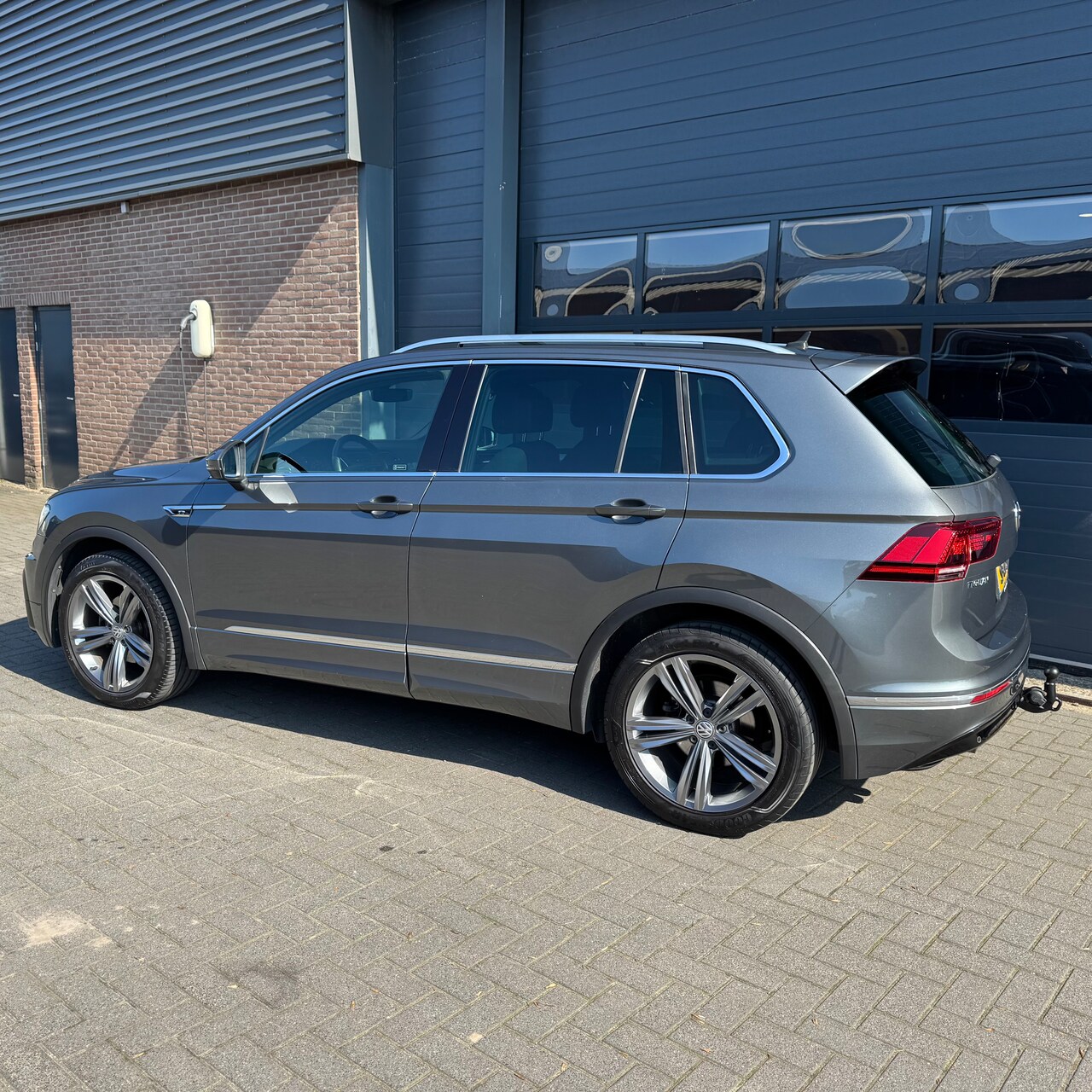 Volkswagen Tiguan - 1.4 TSI ACT Comfortline Business R TREKHAAK/CARPLAY/DIGITAL COCKPIT