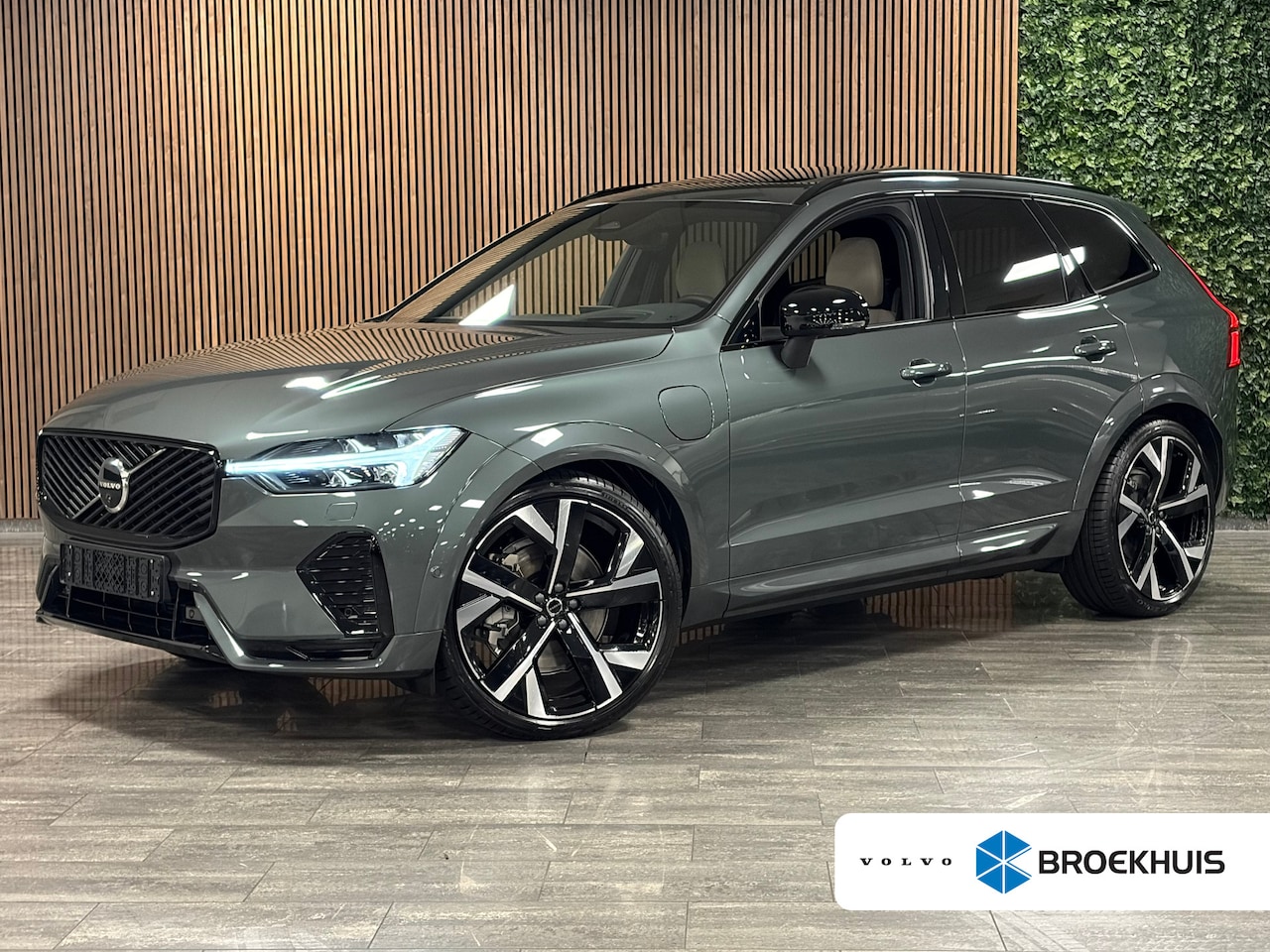 Volvo XC60 - T6 AWD Recharge Ultra Dark | Luchtvering | 360° Camera | Head-Up Display | Harman Kardon | - AutoWereld.nl