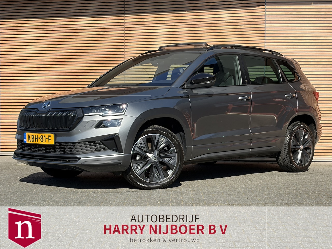 Skoda Karoq - 1.5 TSI ACT Sportline Business Leer / Panoramadak / Camera 360 - AutoWereld.nl