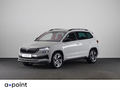 Skoda Karoq - 1.5 TSI ACT Sportline Business 150pk | Wegklapbare trekhaak | Navigatie via APP | Verlengd